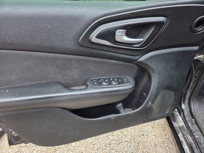 2016 Chrysler 200 LX