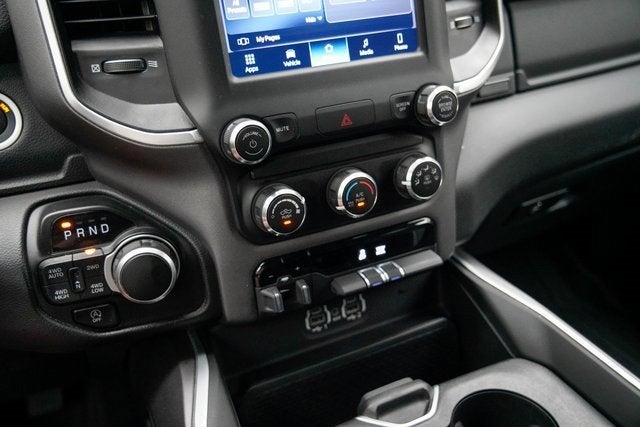 2022 RAM 1500 Big Horn Crew Cab 4x4 5'7" Box