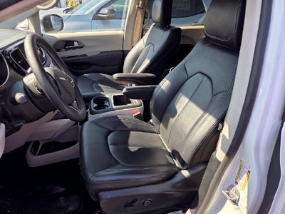 2024 Chrysler Pacifica Hybrid Select