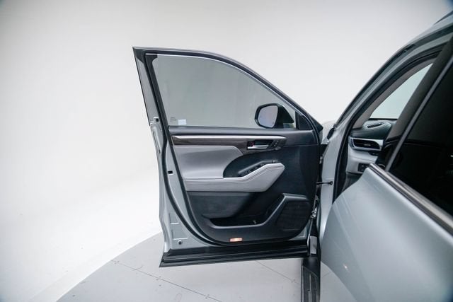 2021 Toyota Highlander Hybrid Platinum