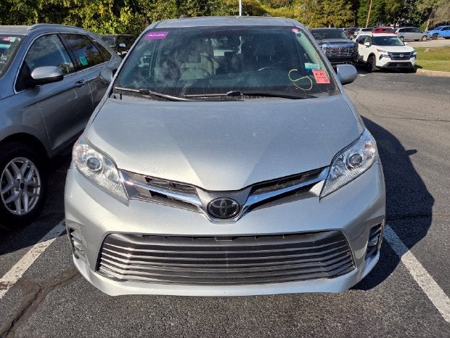 2020 Toyota Sienna XLE Auto Access Seat