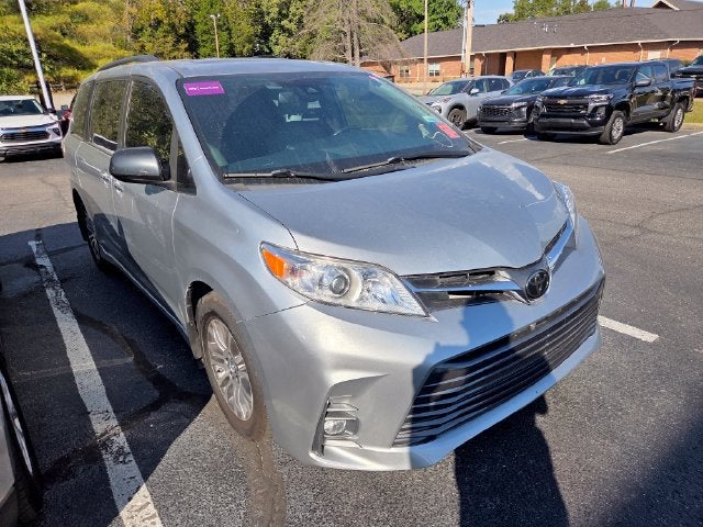 2020 Toyota Sienna XLE Auto Access Seat