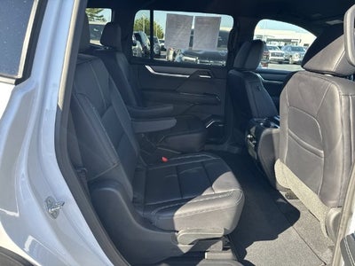 2024 GMC Acadia Elevation
