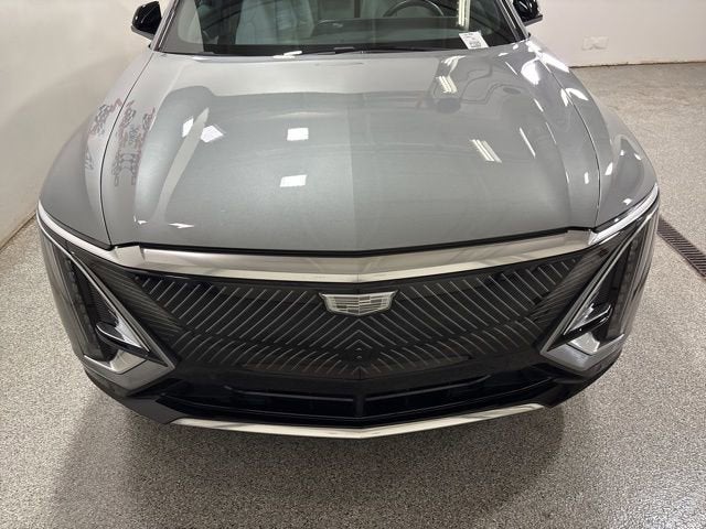 2024 Cadillac LYRIQ Luxury 1