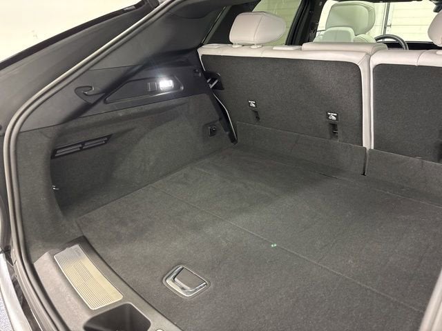 2024 Cadillac LYRIQ Luxury 1