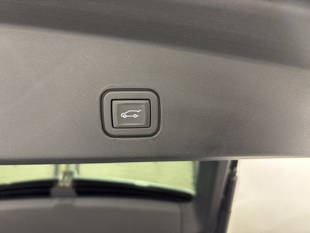 2024 Cadillac LYRIQ Luxury 1