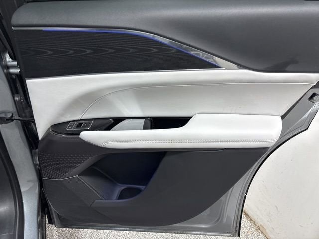 2024 Cadillac LYRIQ Luxury 1