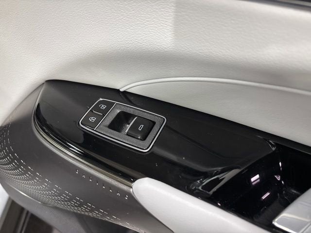 2024 Cadillac LYRIQ Luxury 1