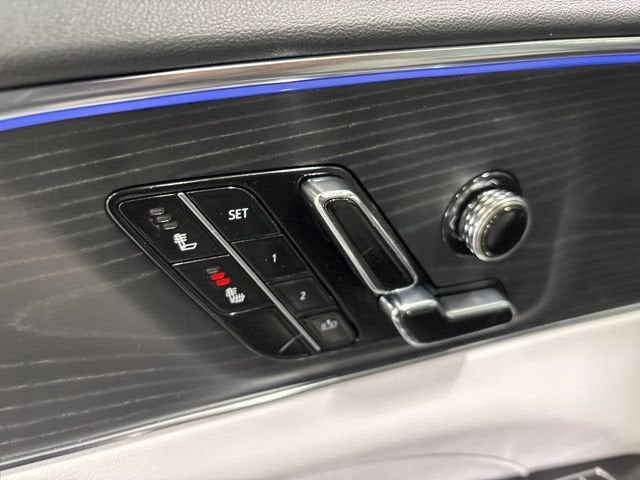 2024 Cadillac LYRIQ Luxury 1