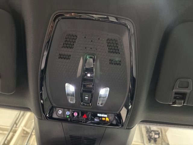 2024 Cadillac LYRIQ Luxury 1