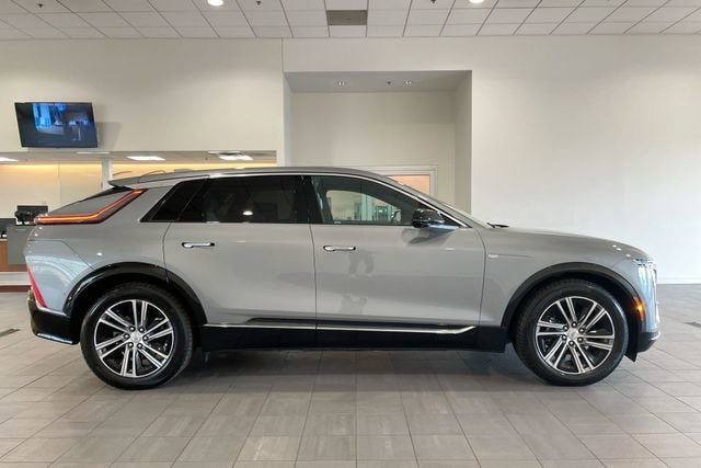 2024 Cadillac LYRIQ Luxury 1