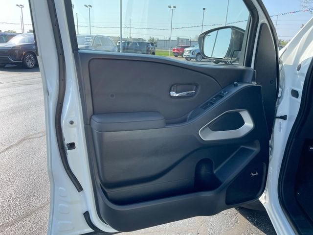 2024 Nissan Frontier SL