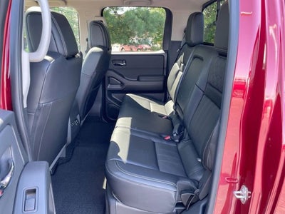 2024 Nissan Frontier Crew Cab SL 4x2
