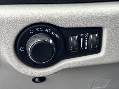 2020 Chrysler Voyager LXI