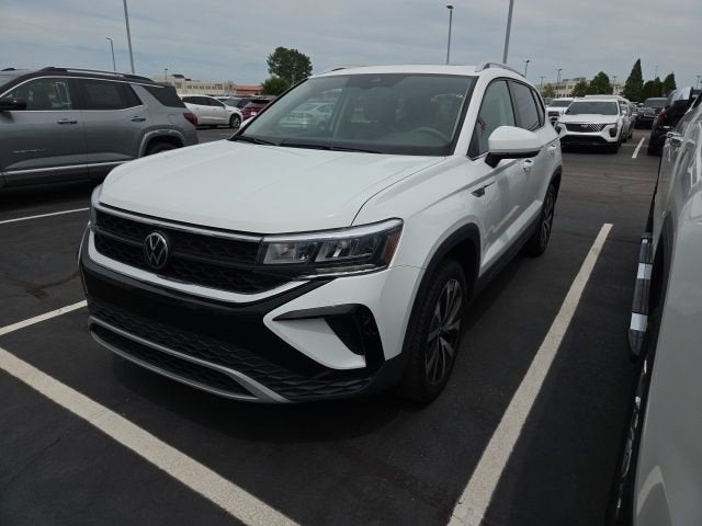 2023 Volkswagen Taos 1.5T SE's photo