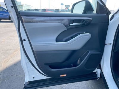 2025 Toyota Highlander Platinum