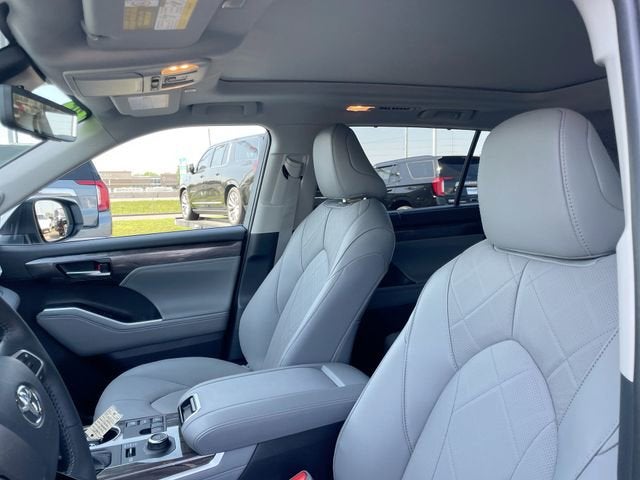 2025 Toyota Highlander Platinum