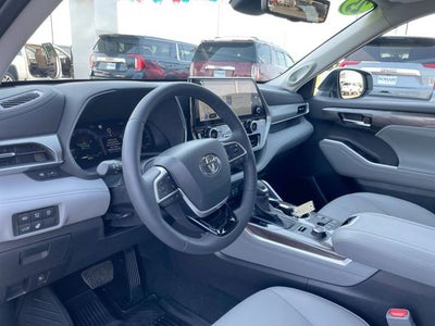 2025 Toyota Highlander Platinum