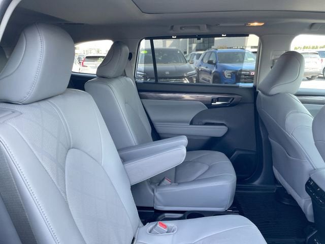 2025 Toyota Highlander Platinum