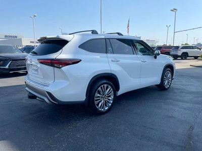 2025 Toyota Highlander Platinum