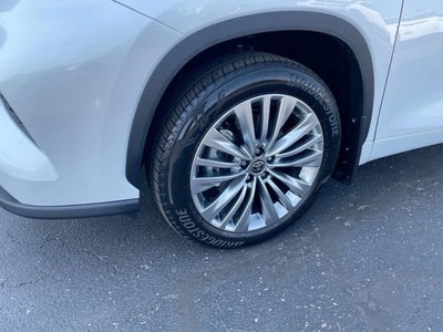 2025 Toyota Highlander Platinum
