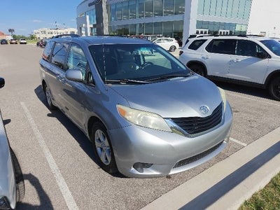2012 Toyota Sienna LE V6 8 Passenger