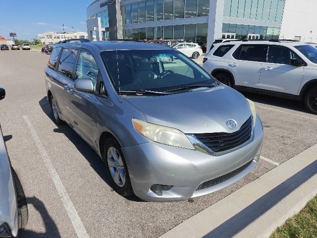 2012 Toyota Sienna LE V6 8 Passenger