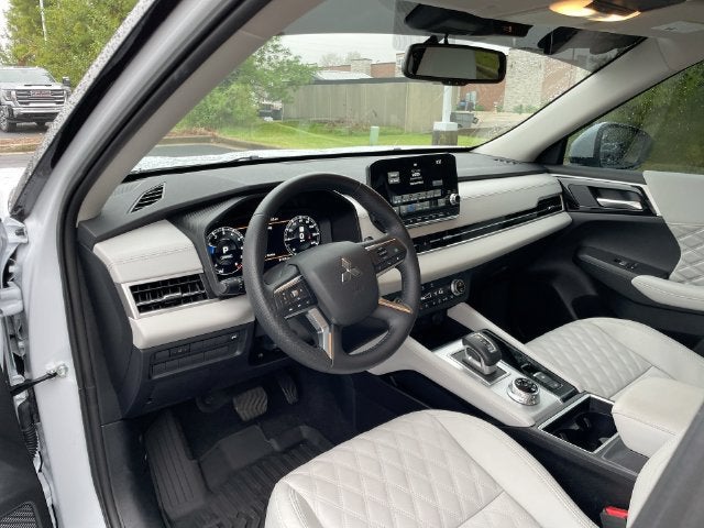 2024 Mitsubishi Outlander SEL