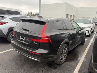 2025 Volvo V60 Cross Country Plus