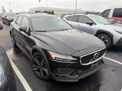 2025 Volvo V60 Cross Country Plus