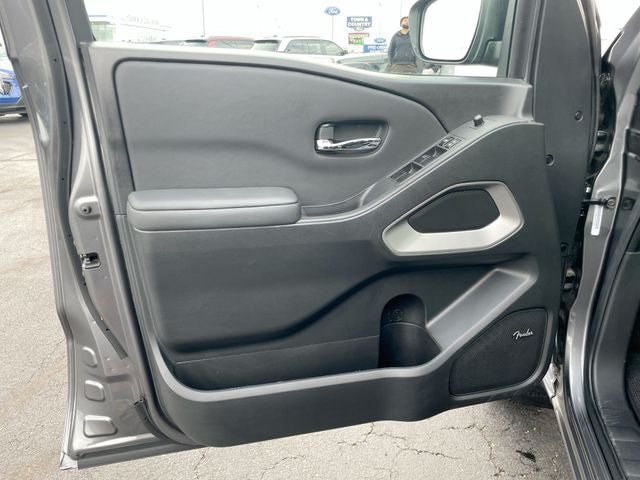 2024 Nissan Frontier SL