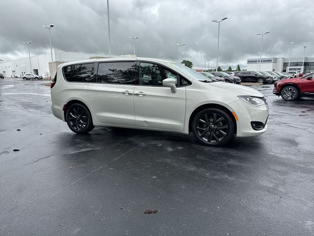 2020 Chrysler Pacifica Touring