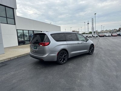 2020 Chrysler Pacifica Touring