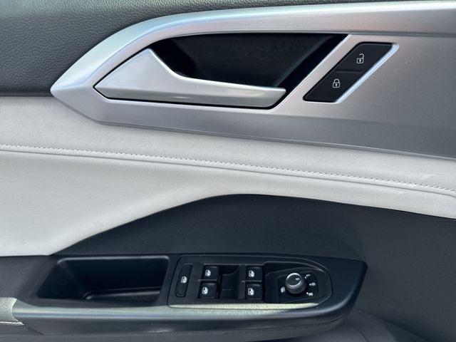2025 Volkswagen Taos SE - Photo 11