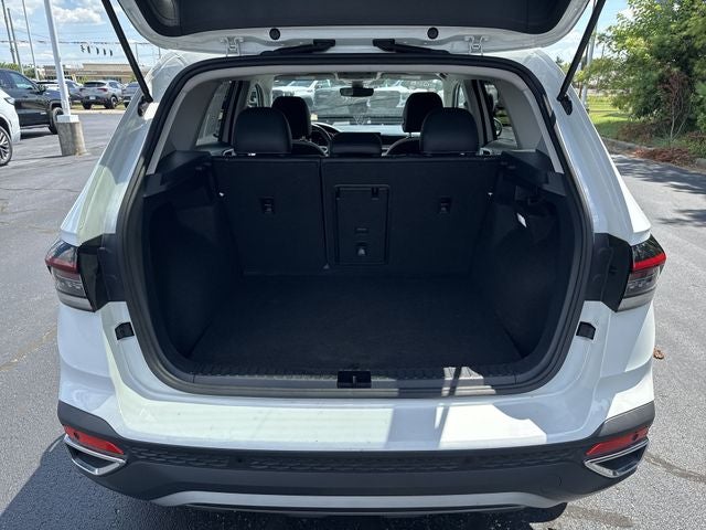 2025 Volkswagen Taos SE - Photo 15