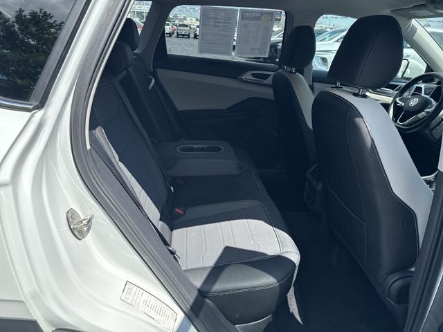 2025 Volkswagen Taos SE - Photo 16