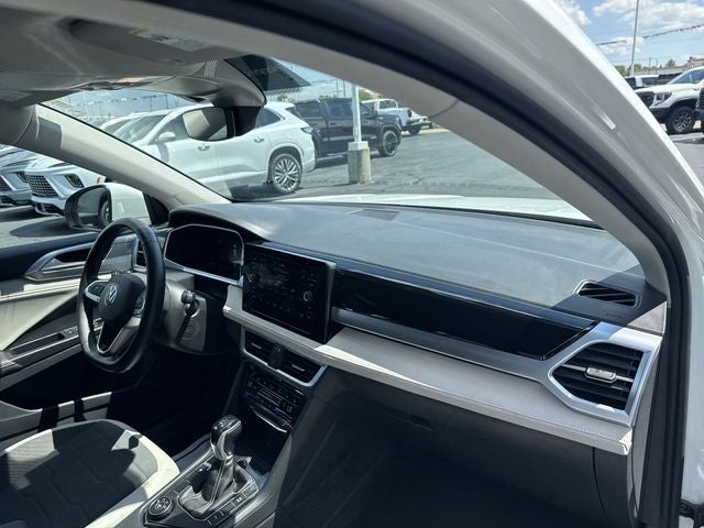 2025 Volkswagen Taos SE - Photo 18