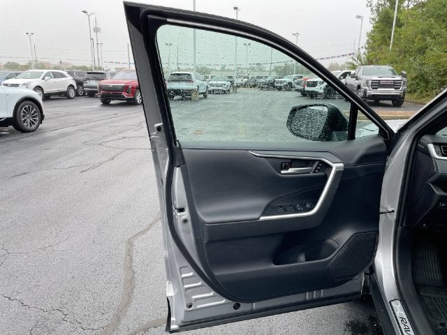 2025 Toyota RAV4 XSE - Photo 10