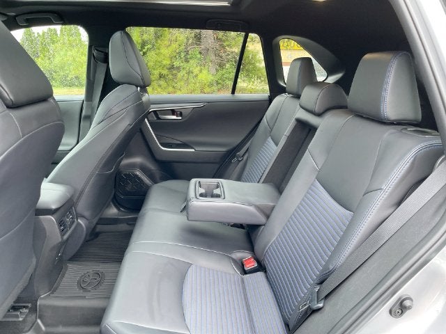 2025 Toyota RAV4 XSE - Photo 13