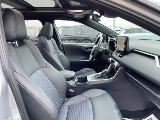2025 Toyota RAV4 XSE - Photo 17