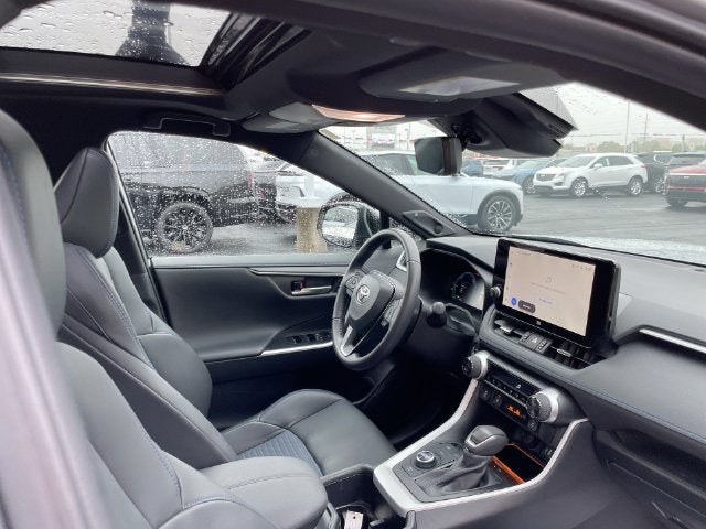 2025 Toyota RAV4 XSE - Photo 18