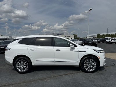 2022 Buick Enclave Essence