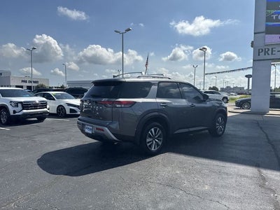 2025 Nissan Pathfinder SL