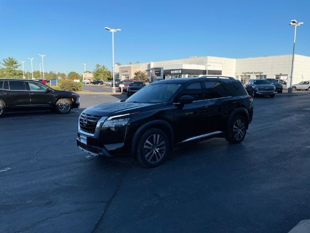 2022 Nissan Pathfinder Platinum