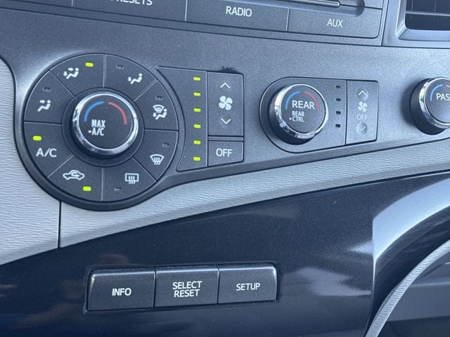 2012 Toyota Sienna LE 8 Passenger