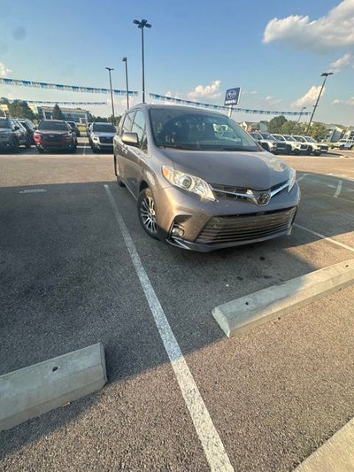 2018 Toyota Sienna XLE 8 Passenger