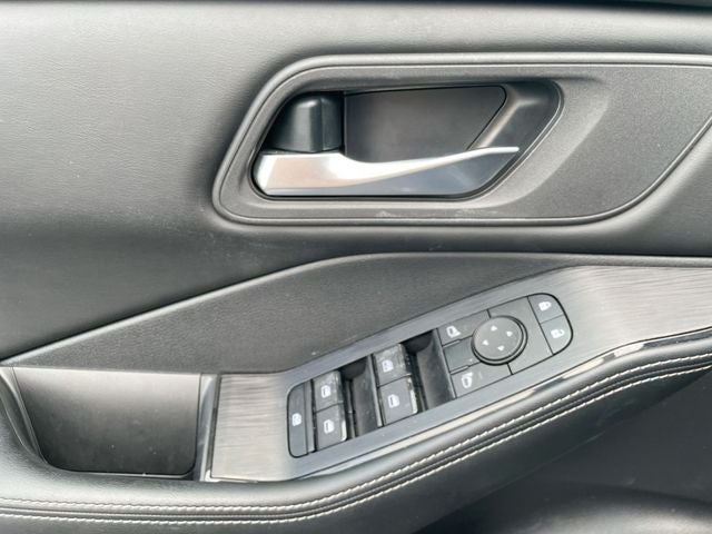 2024 Nissan Rogue SV - Photo 11