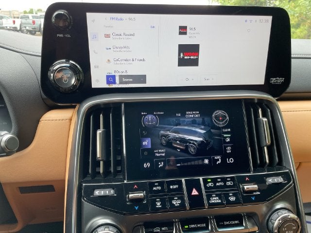 2026 Lexus LX 700h Luxury