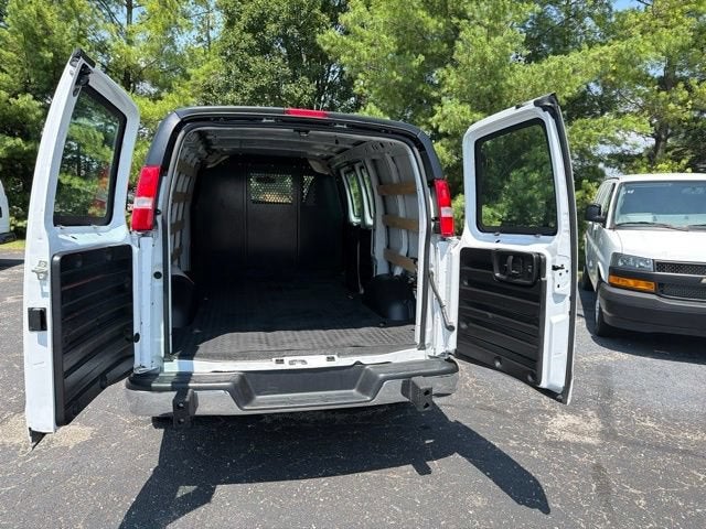 2025 Chevrolet Express Cargo WT