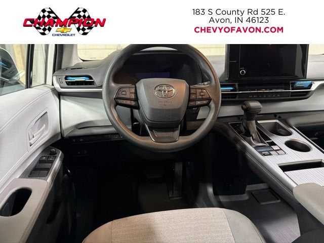 2025 Toyota Sienna LE